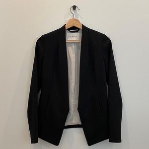 Classic Babaton Blazer by Aritzia
Size: XXS
Condition: Like New